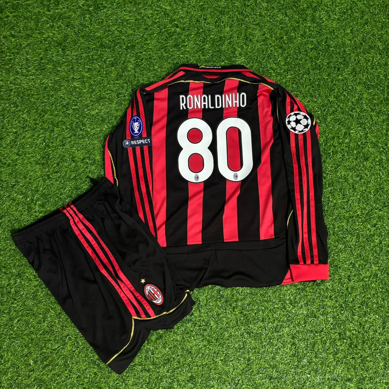 Maillot de football rétro à manches longues Ronaldinho Gaúcho AC Milan 2009 domicile