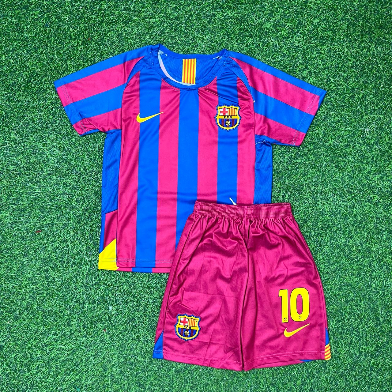 Ronaldinho Gaúcho Barcelona 2005-2006 Kids Retro Football Jersey Kit