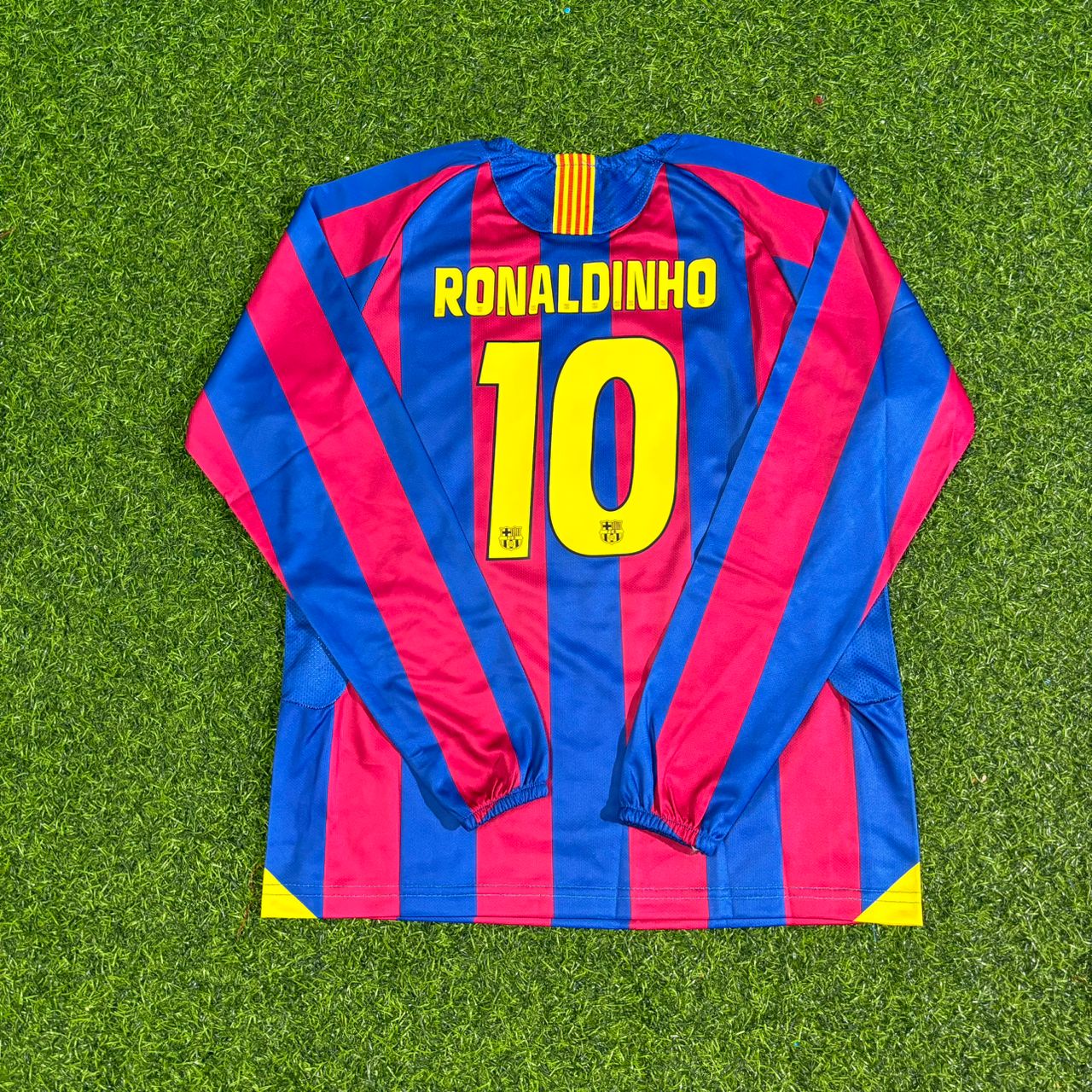 Ronaldinho Gaúcho Barcelona 2005-2006 Retro Long Sleeve Football Jersey