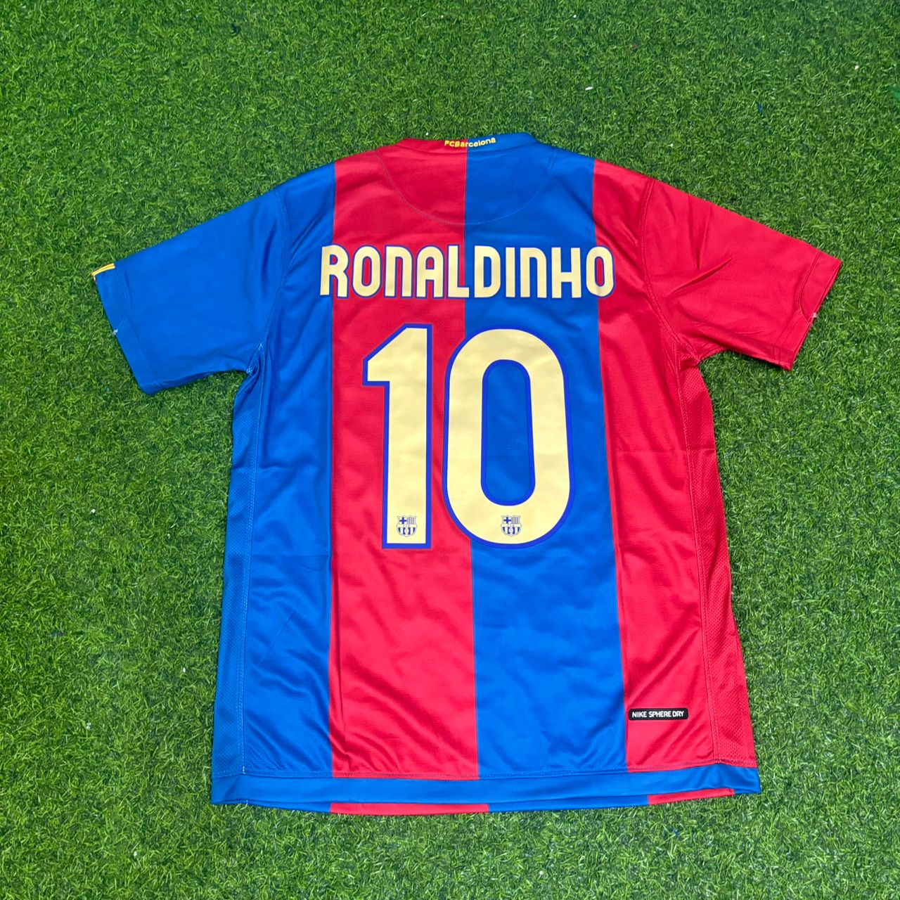 Ronaldinho Gaucho Barcelona 2006/2007 Home Retro Football Jersey