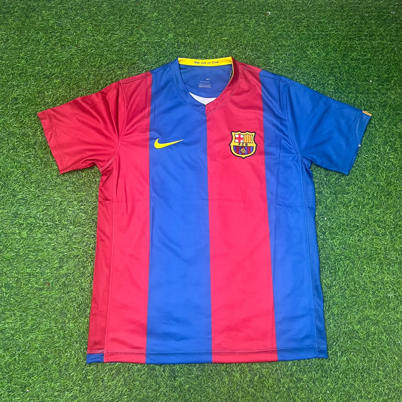 Ronaldinho Gaucho Barcelona 2006/2007 Home Retro Football Jersey
