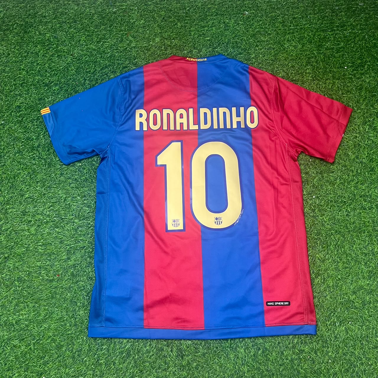 Ronaldinho Gaucho Barcelona 2006/2007 Home Retro Football Jersey