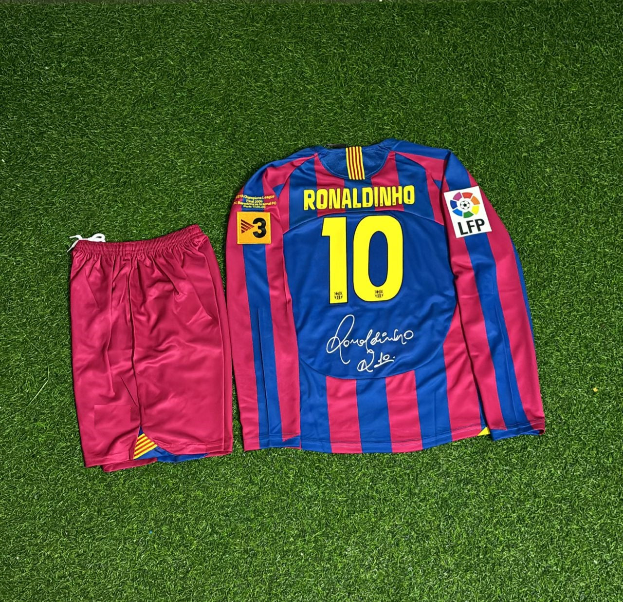 Ronaldinho Gaucho Barcelona 2006 Signature Retro Long Sleeve Football Jersey Kit