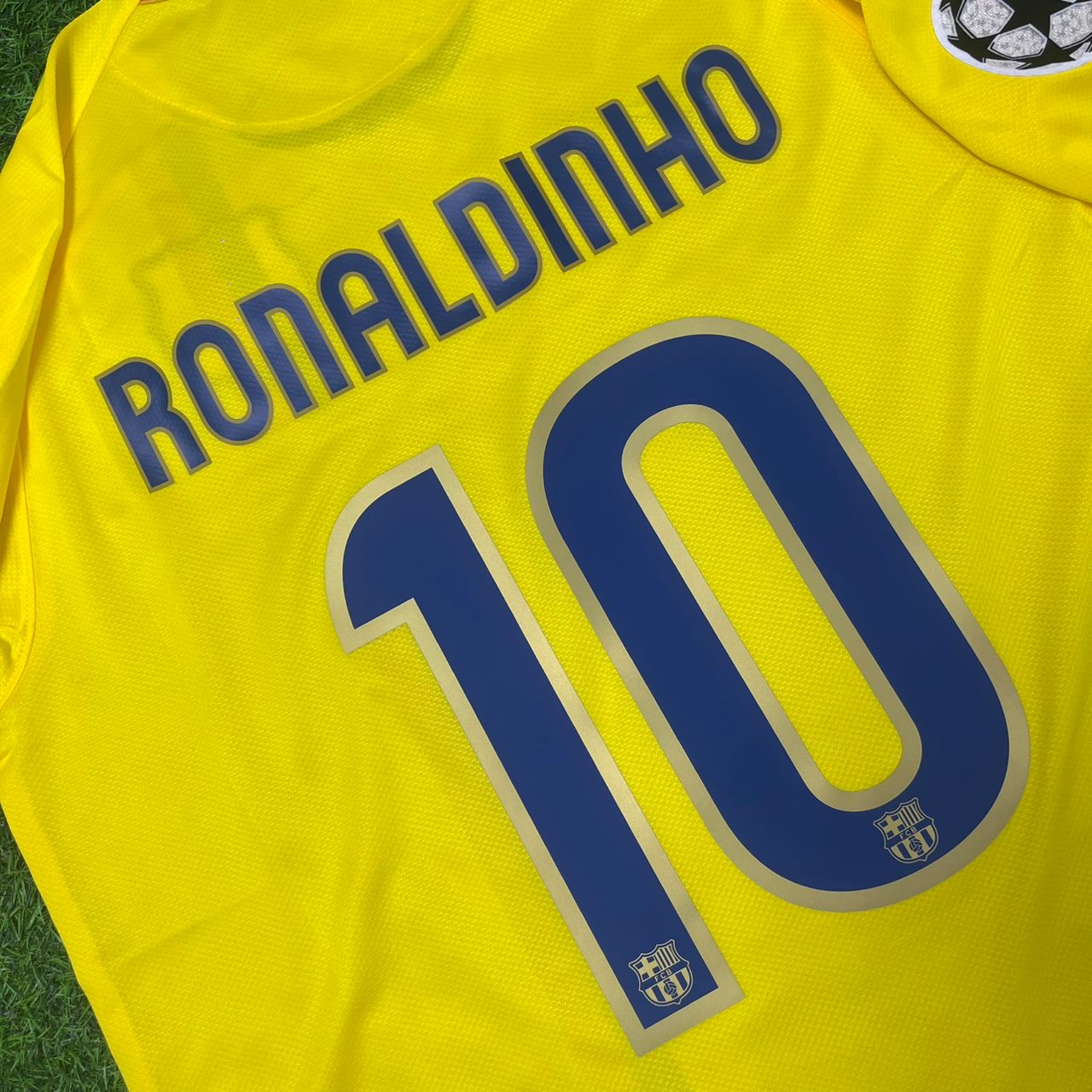 Maillot de football rétro à manches longues jaune Ronaldinho Gaúcho Barcelone 2008-2009