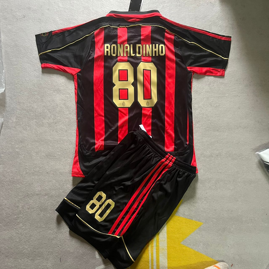 Ronaldinho AC Milan Retro Kids Kit Set Kindertrikot Maillot Enfant Kindertrui (Ages 3-13)