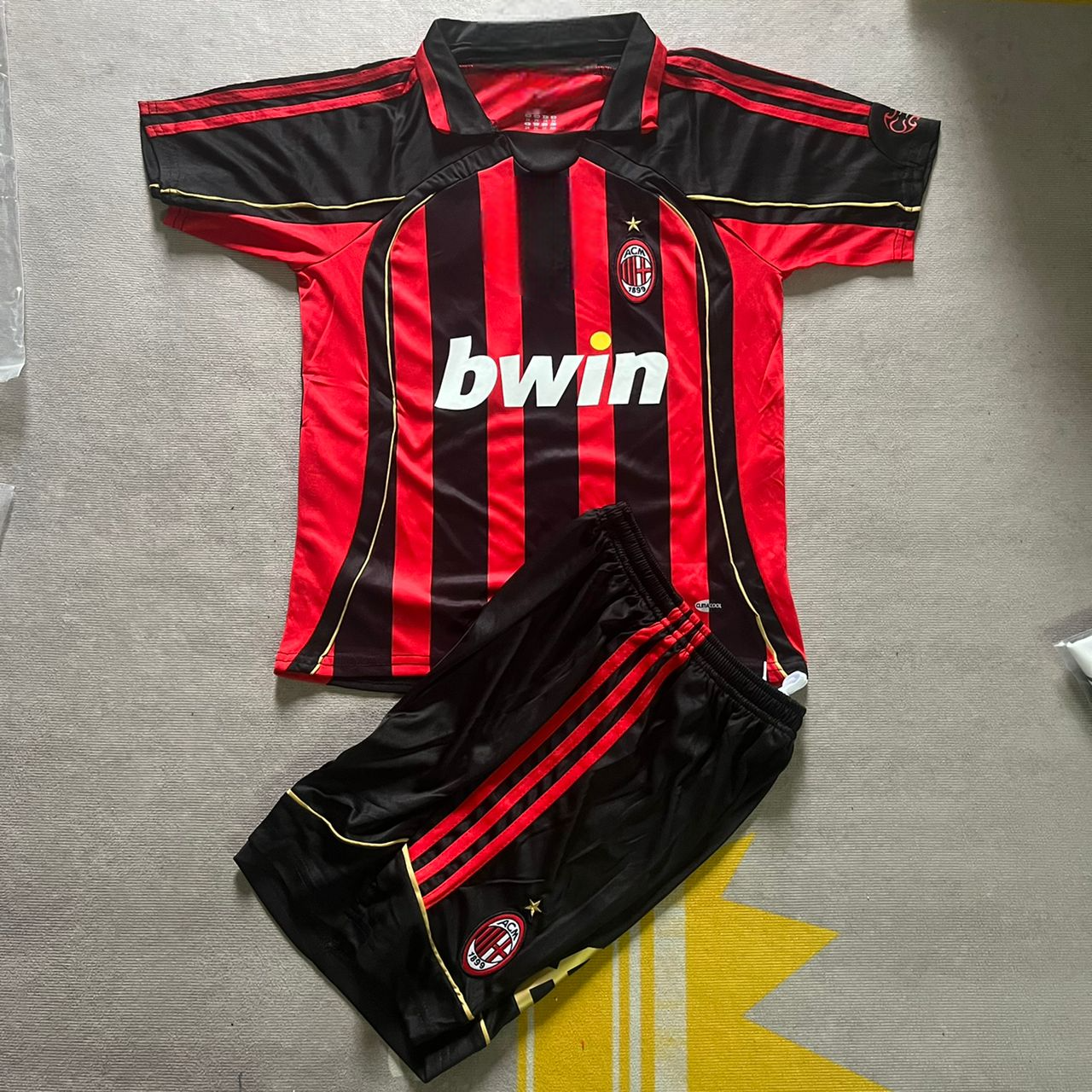 Ronaldinho AC Milan Retro Kids Kit Set Kindertrikot Maillot Enfant Kindertrui (Ages 3-13)