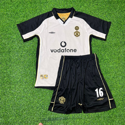 Roy Keane Manchester United 2001/02 Retro Reversible Kids Football Jersey Kit