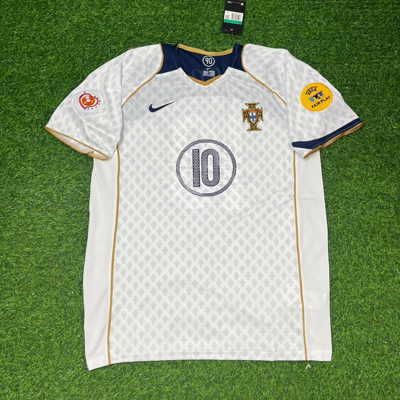 Maillot de football extérieur rétro blanc Cristiano Ronaldo 17 Portugal EURO 2004