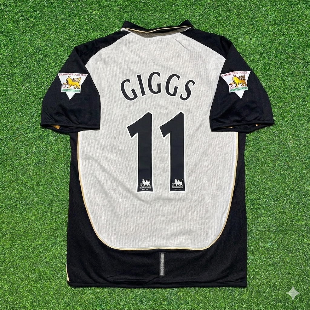 Ryan Giggs #11 Manchester United 2001-2002 Reversible Retro Jersey