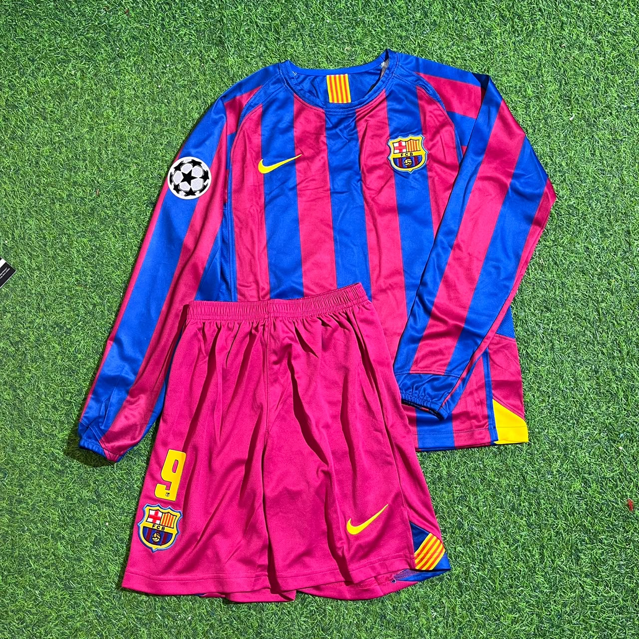 Samuel Eto'o Barcelona 2005-2006 Long Sleeve Kids Retro Football Jersey
