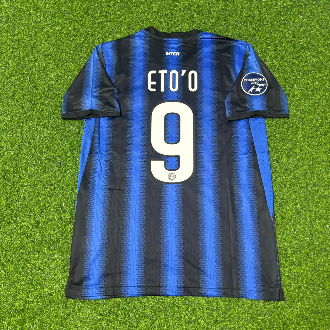 Samuel Eto'o Inter Milan 2011-2012 Home Retro Football Jersey