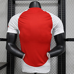 24/25 Arsenal-Trikot in Rot und Weiß