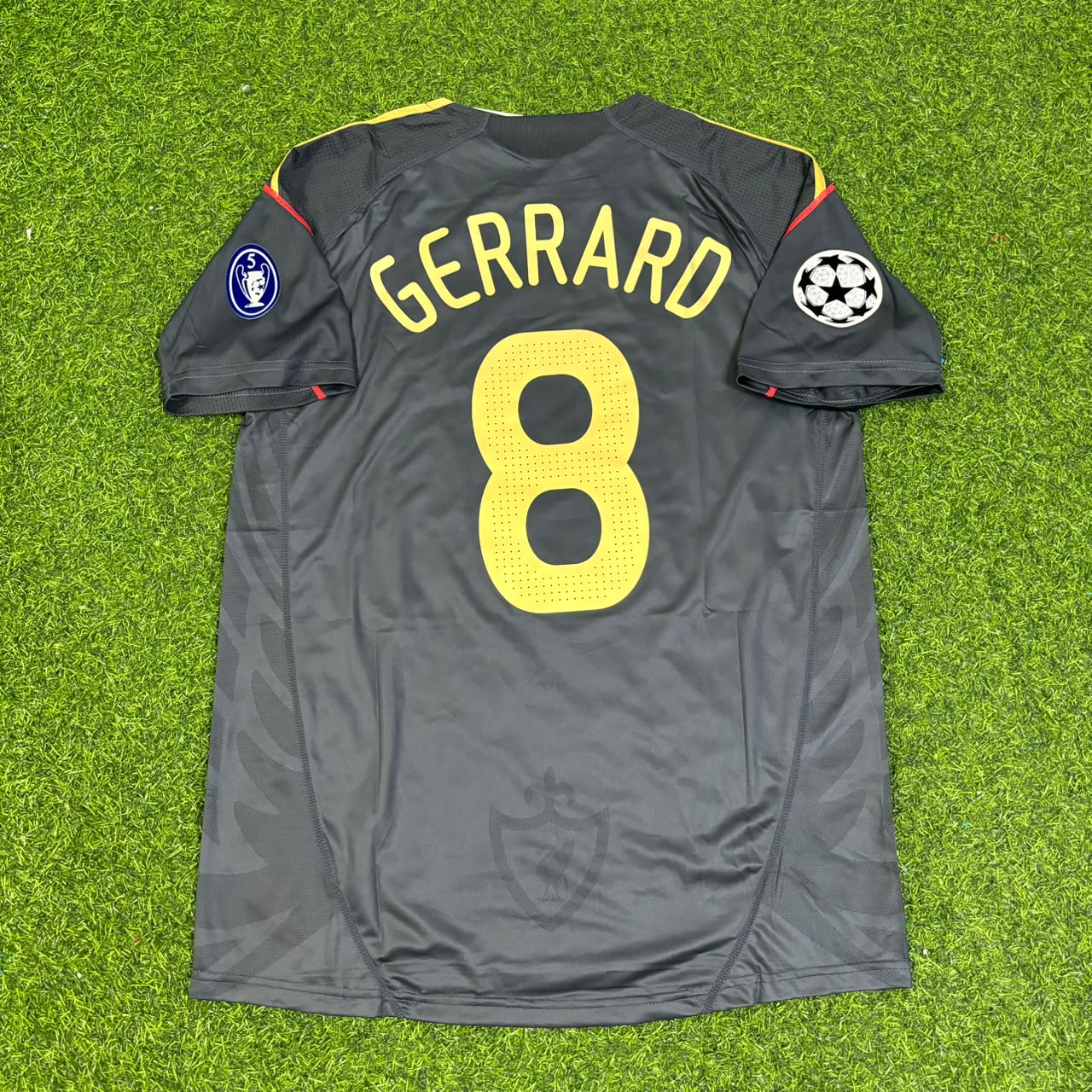Steven Gerrard – Liverpool 2009-10 Black Retro Kit Jersey – | Trikot | Maillot Soccer Shirt