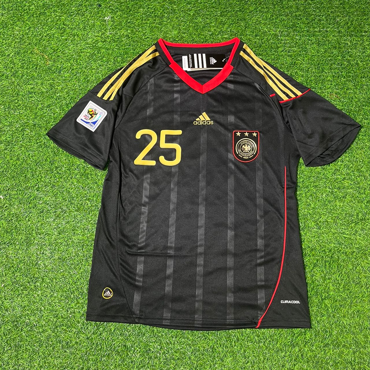 Thomas Müller - Germany Deutschland 2010 World Cup Black Jersey Trikot
