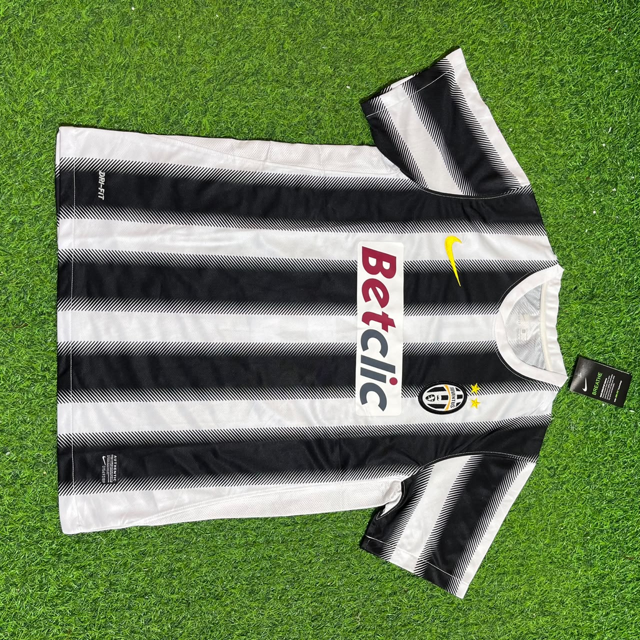 Vincenzo Iaquinta Juventus Home 2011 2012 Season Retro Jersey Trikot