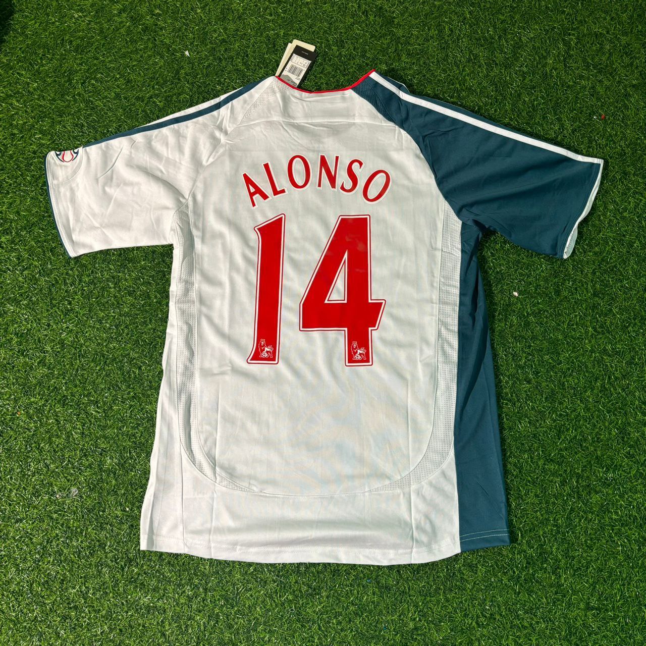 Xabi Alonso Liverpool 2006/2007 Premier League White Retro Football Jersey