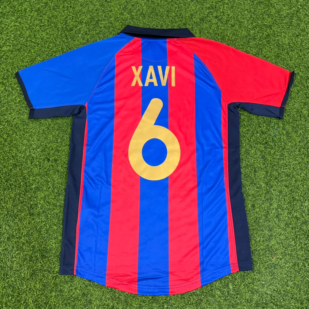 Xavi Hernandez 6 – Barcelona 2001/2002 Home Retro Kit Jersey Trikot Maillot Soccer Shirt