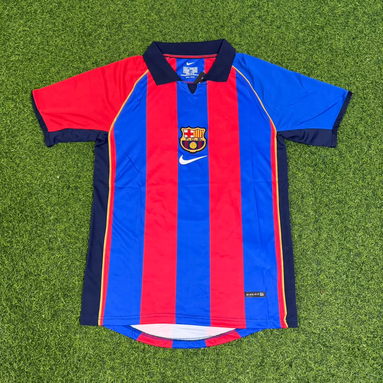 Xavi Hernandez 6 – Barcelona 2001/2002 Home Retro Kit Jersey Trikot Maillot Soccer Shirt