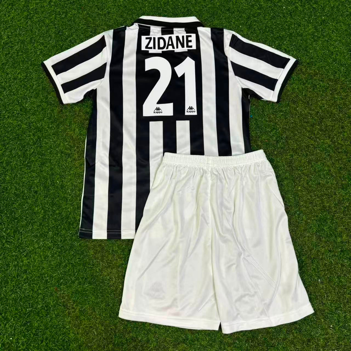 Zinedine Zidane Juventus 1996 1997 Kids Retro Football Jersey