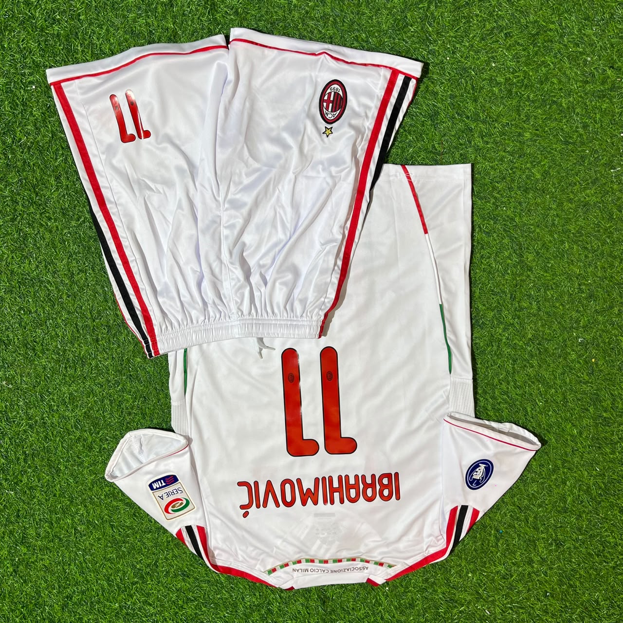 Zlatan Ibrahimović #11 Milan 2011-2012 White KIDS Away Retro Football Jersey